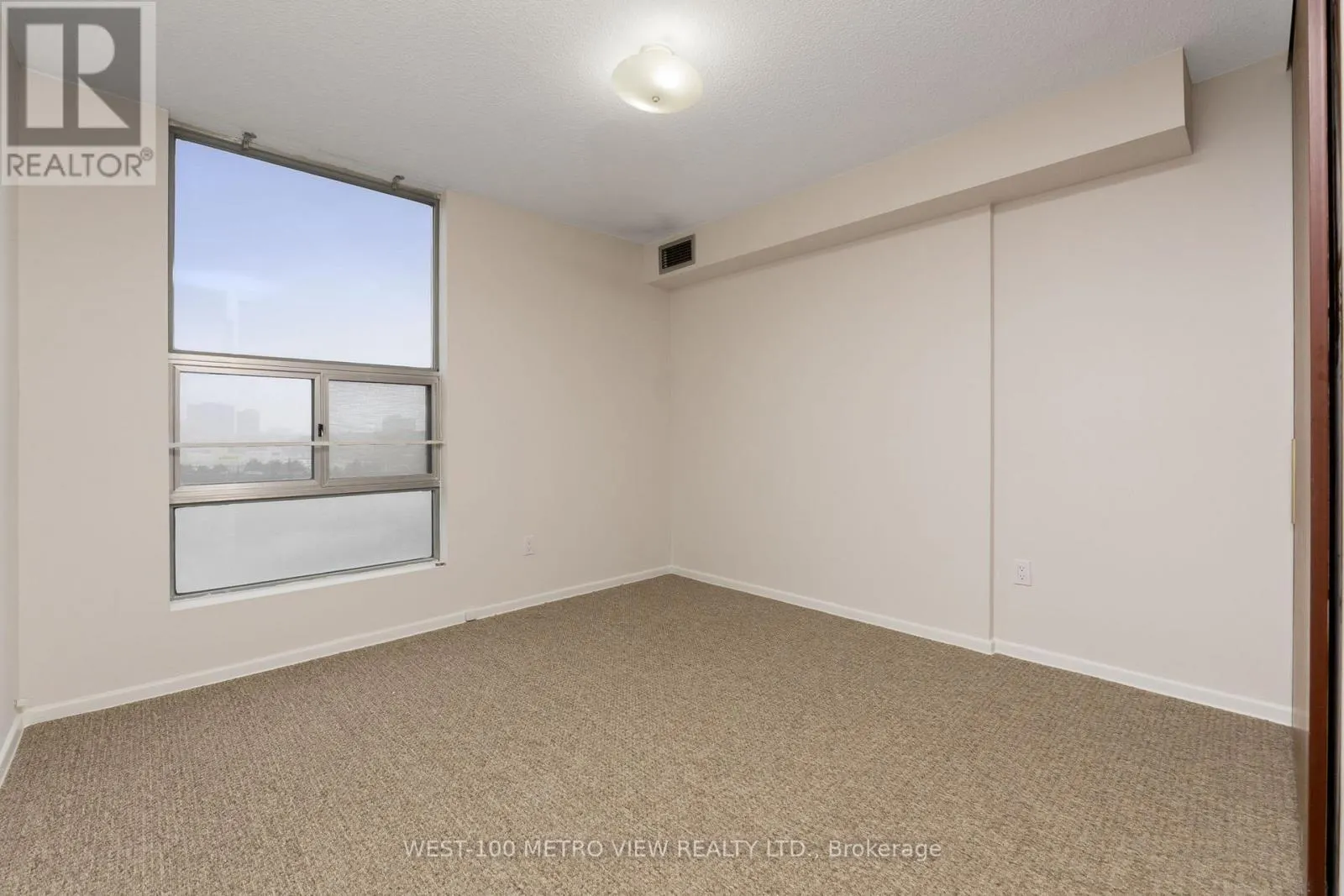 908 - 15 KENSINGTON ROAD