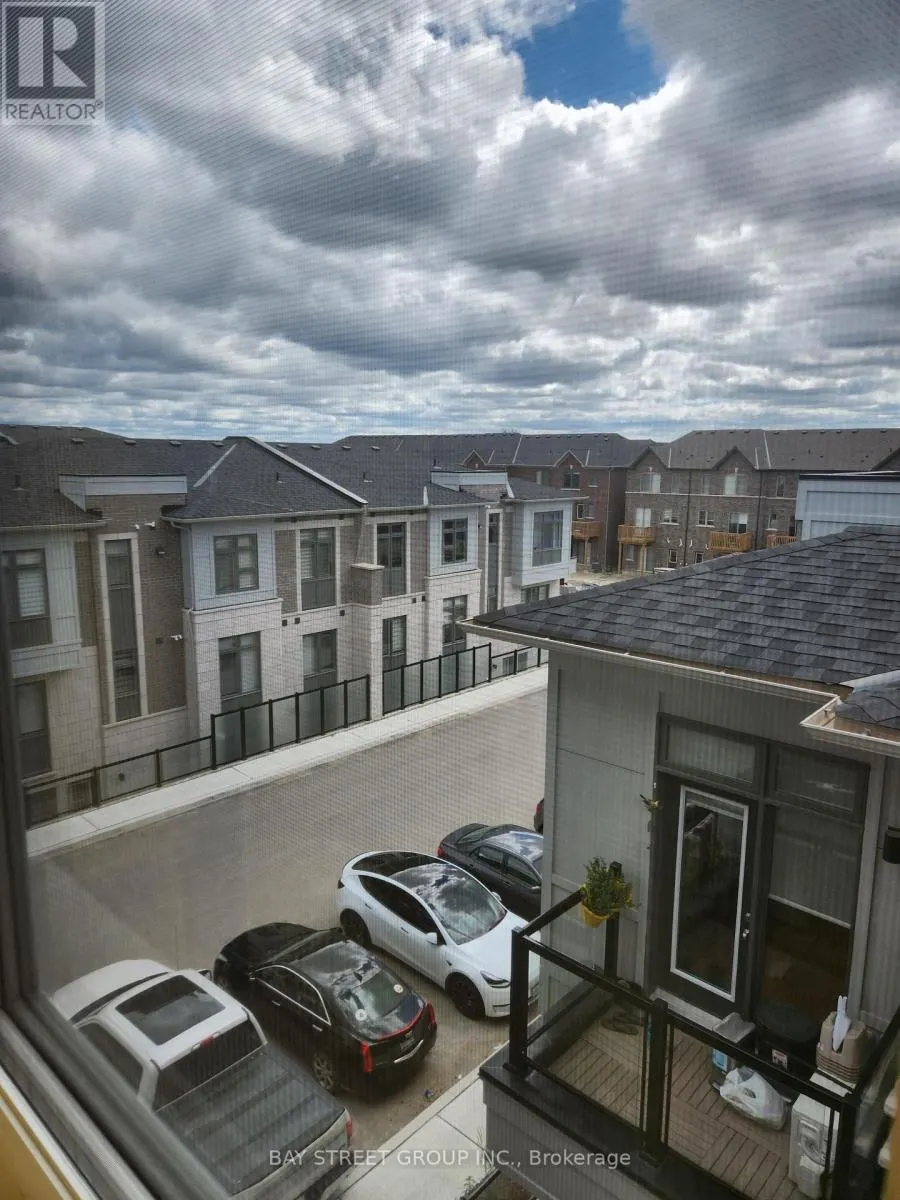 35 - 10 HALLIFORD PLACE