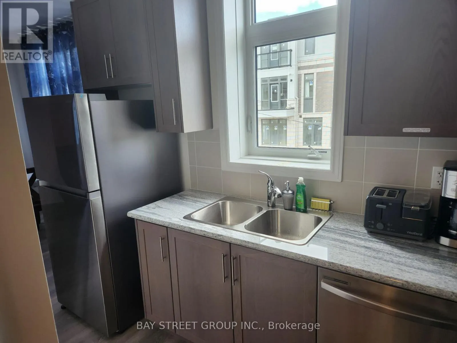 35 - 10 HALLIFORD PLACE