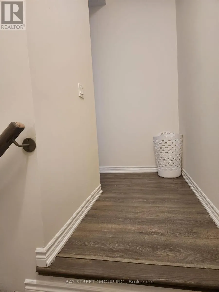 35 - 10 HALLIFORD PLACE