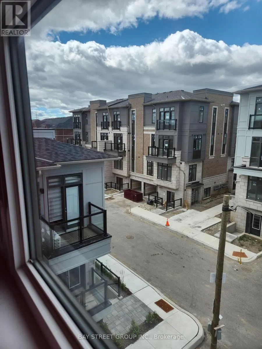 35 - 10 HALLIFORD PLACE