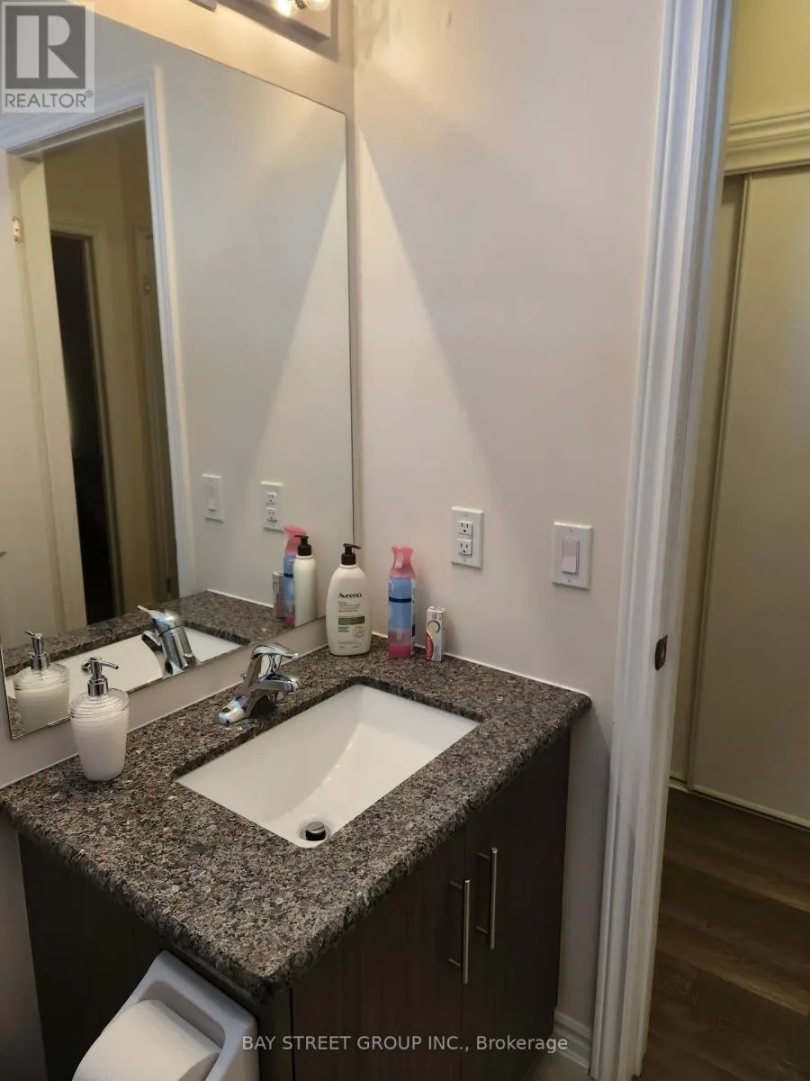 35 - 10 HALLIFORD PLACE