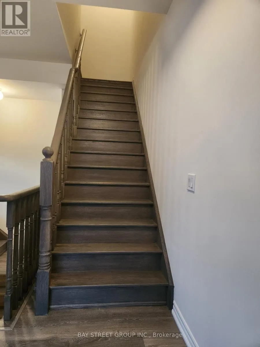 35 - 10 HALLIFORD PLACE