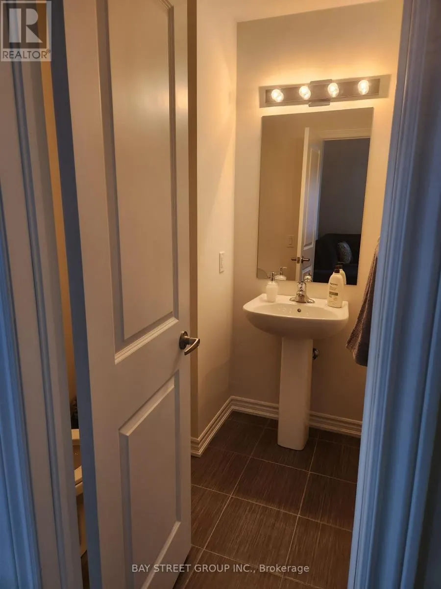 35 - 10 HALLIFORD PLACE