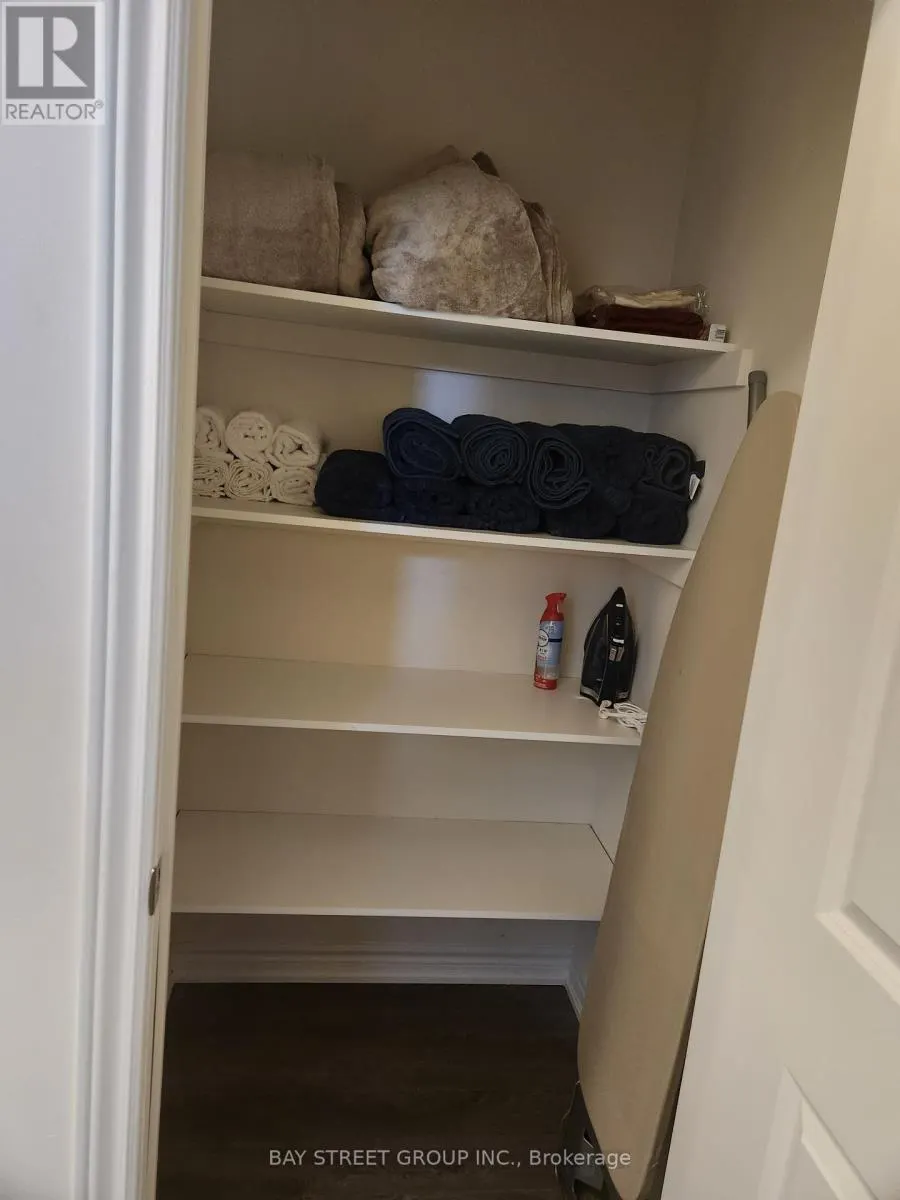 35 - 10 HALLIFORD PLACE