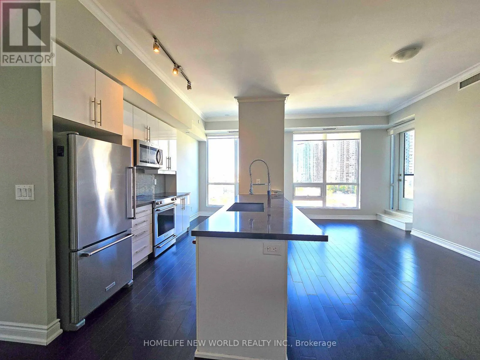 515 - 510 CURRAN PLACE