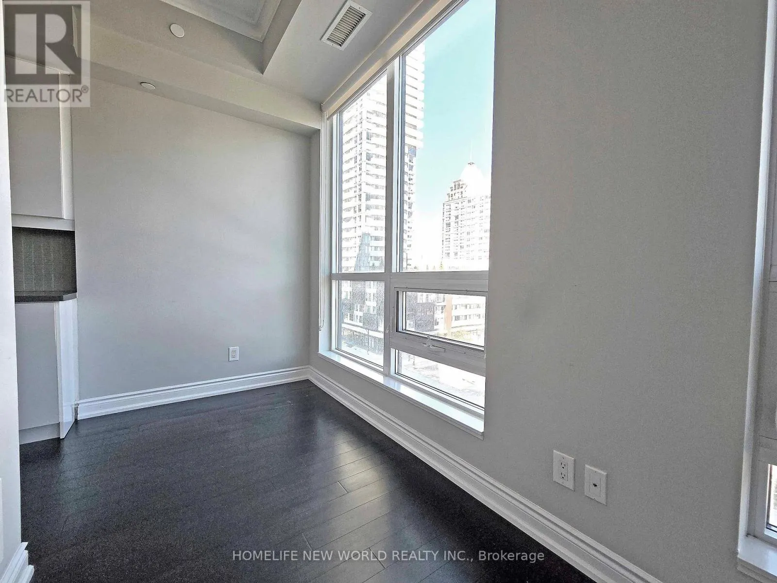 515 - 510 CURRAN PLACE
