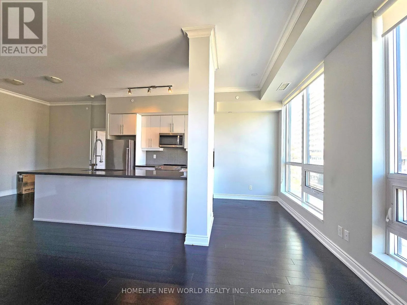 515 - 510 CURRAN PLACE