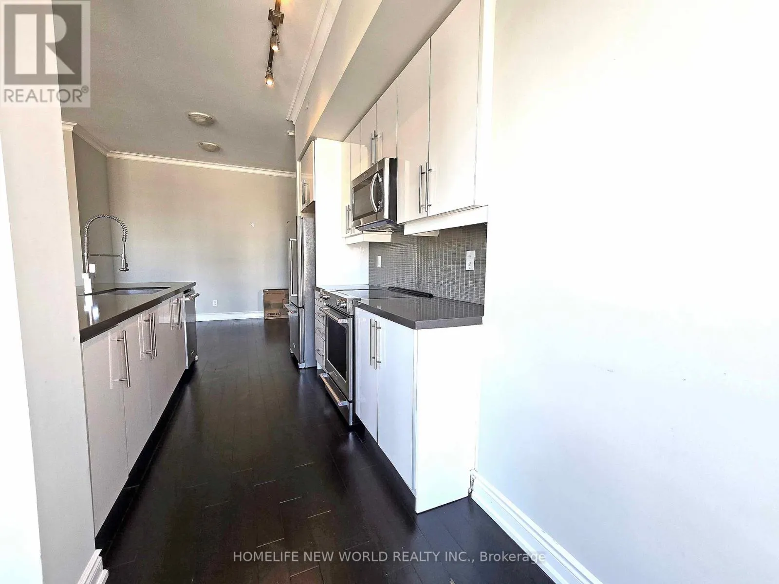 515 - 510 CURRAN PLACE