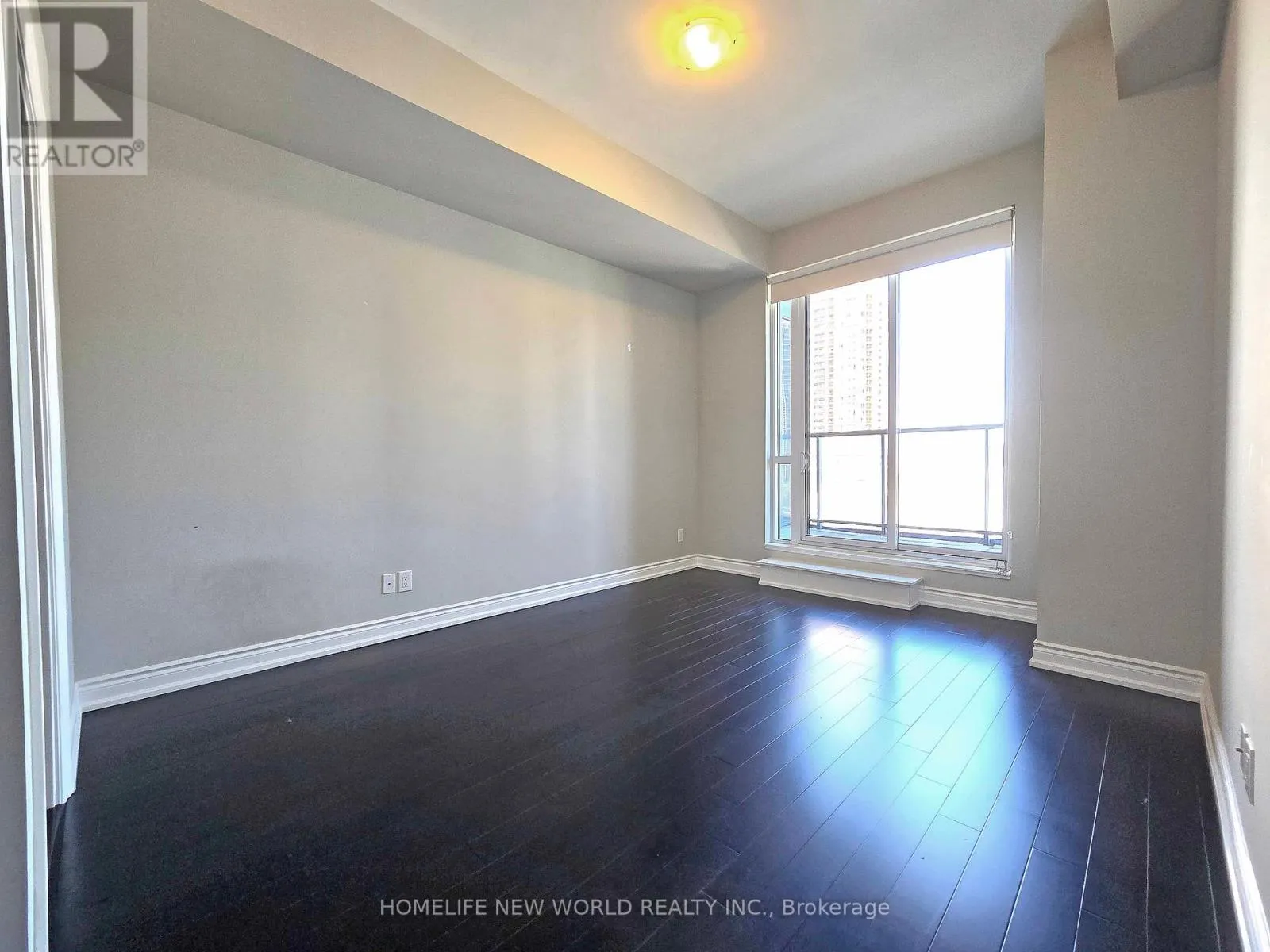 515 - 510 CURRAN PLACE