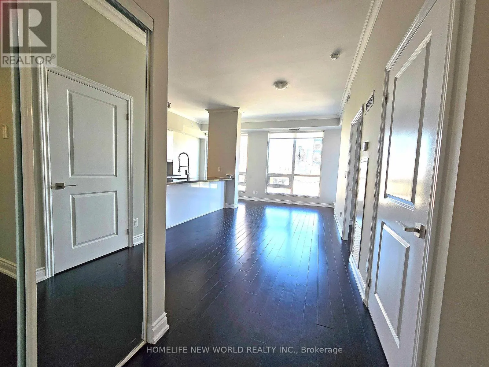515 - 510 CURRAN PLACE