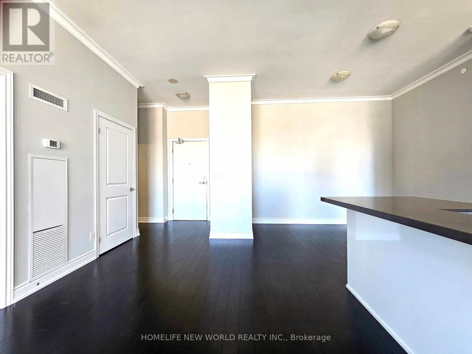 515 - 510 CURRAN PLACE