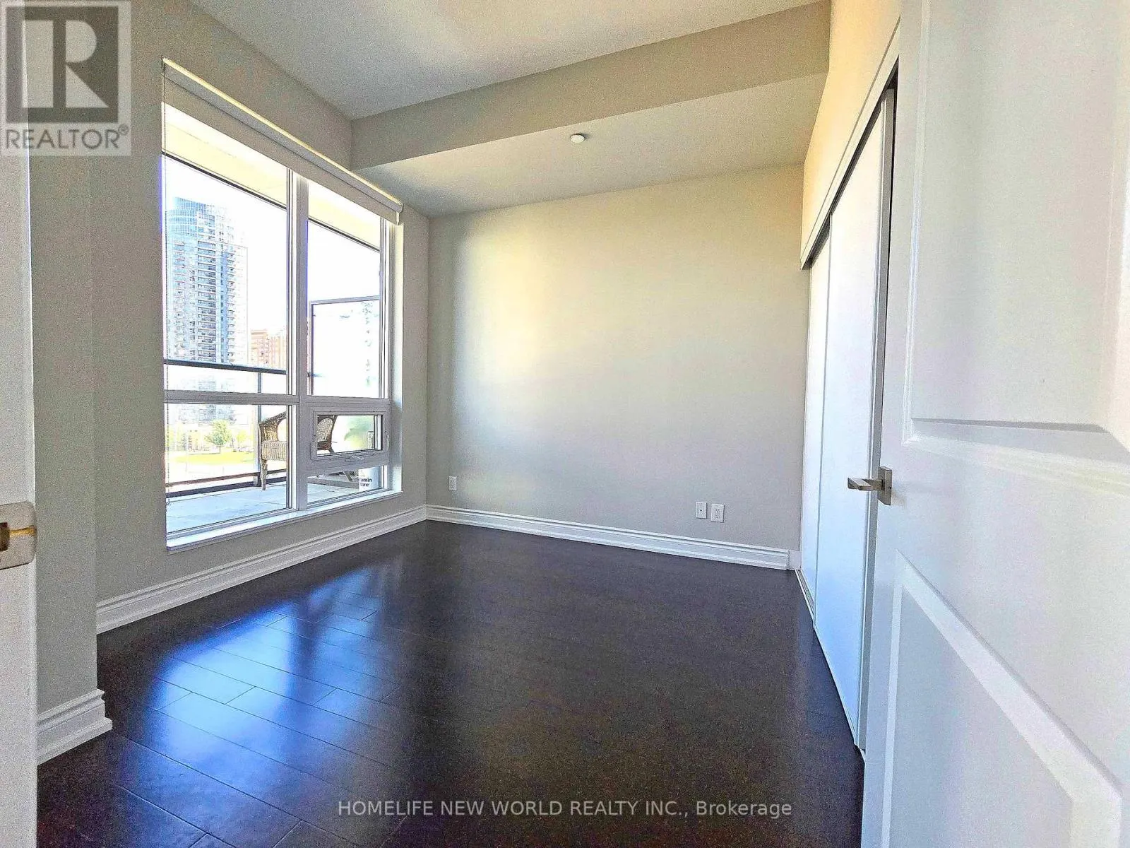 515 - 510 CURRAN PLACE
