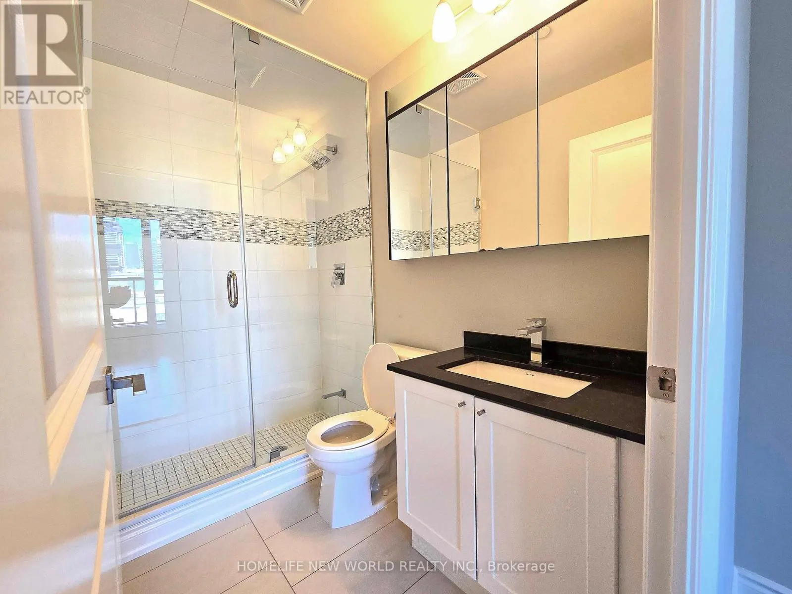 515 - 510 CURRAN PLACE