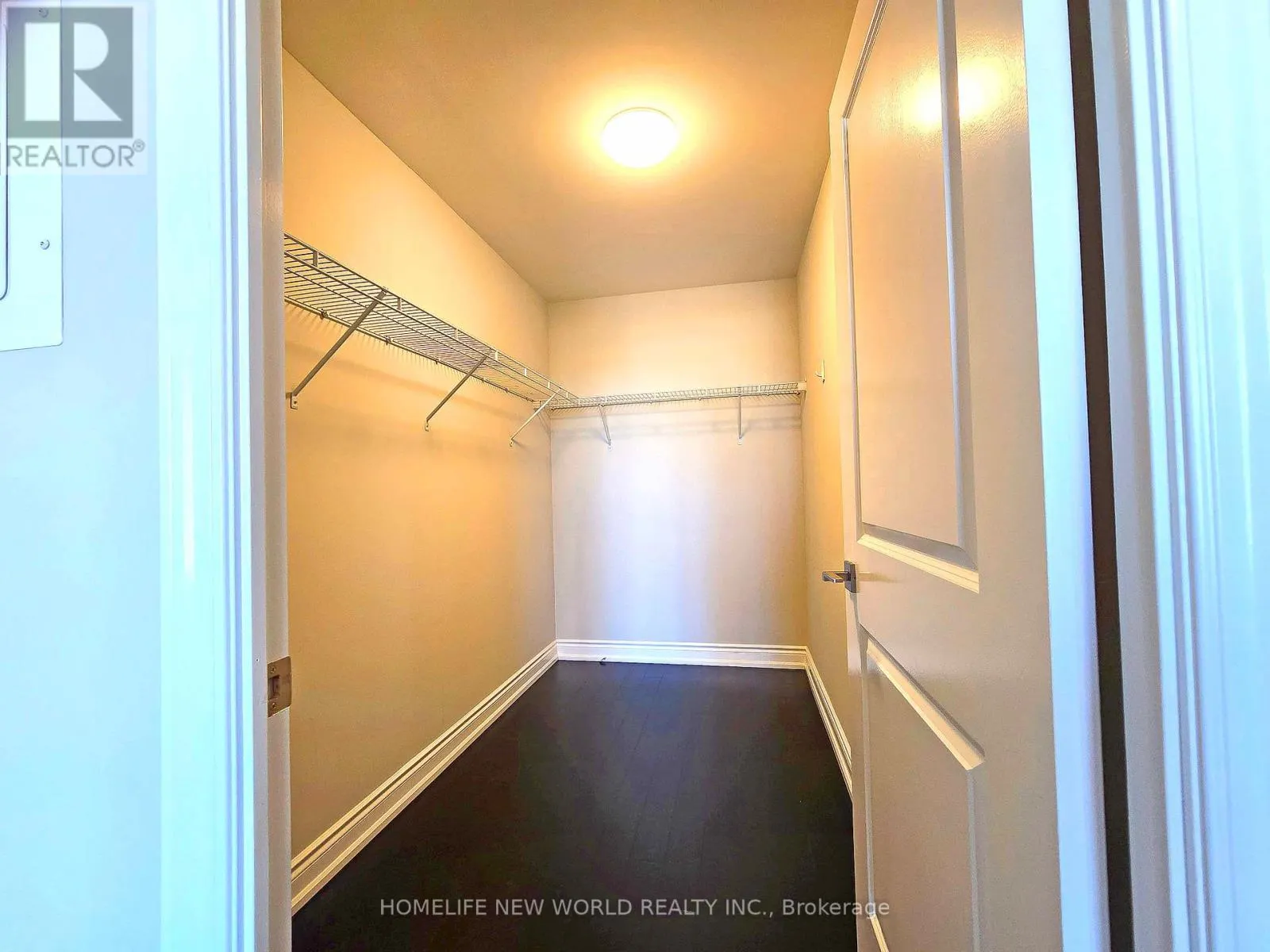 515 - 510 CURRAN PLACE