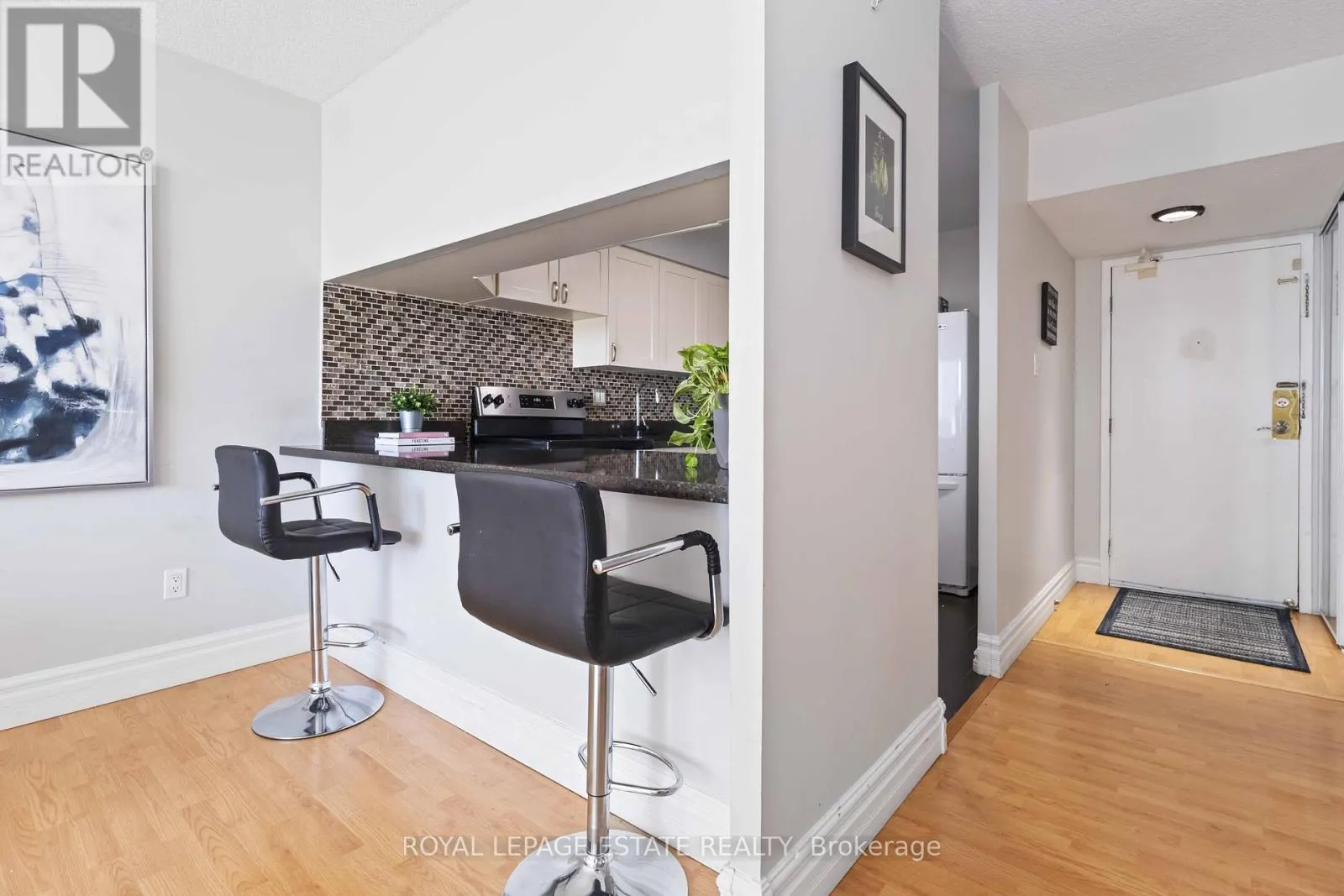 711 - 10 MARTHA EATON WAY