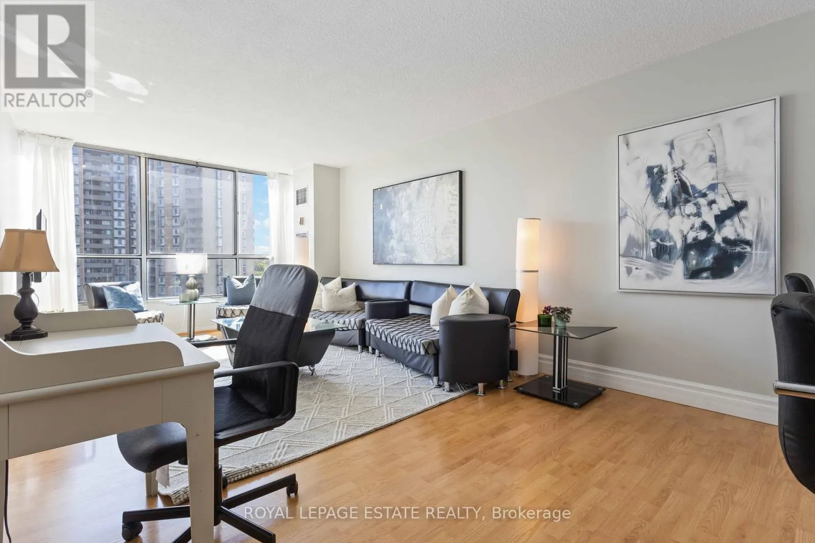 711 - 10 MARTHA EATON WAY