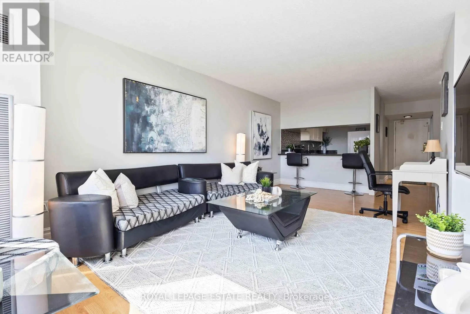 711 - 10 MARTHA EATON WAY