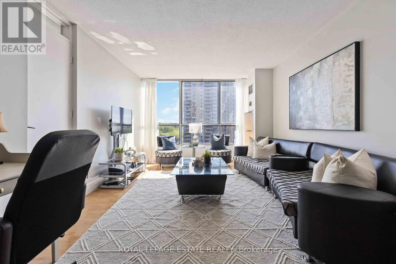 711 - 10 MARTHA EATON WAY