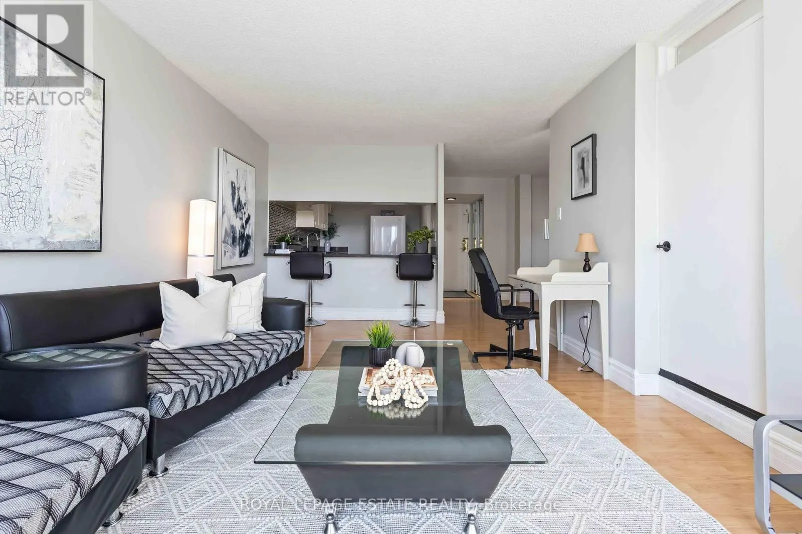711 - 10 MARTHA EATON WAY