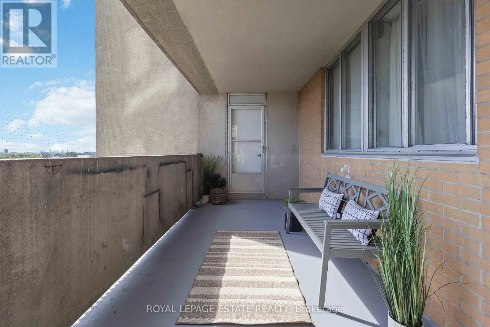 711 - 10 MARTHA EATON WAY