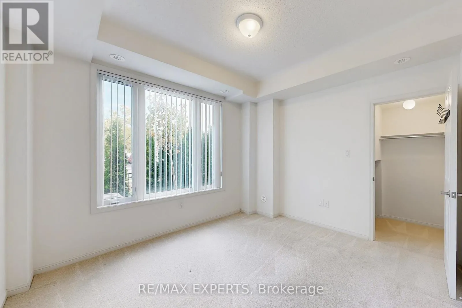 33 - 250 SUNNY MEADOW BOULEVARD