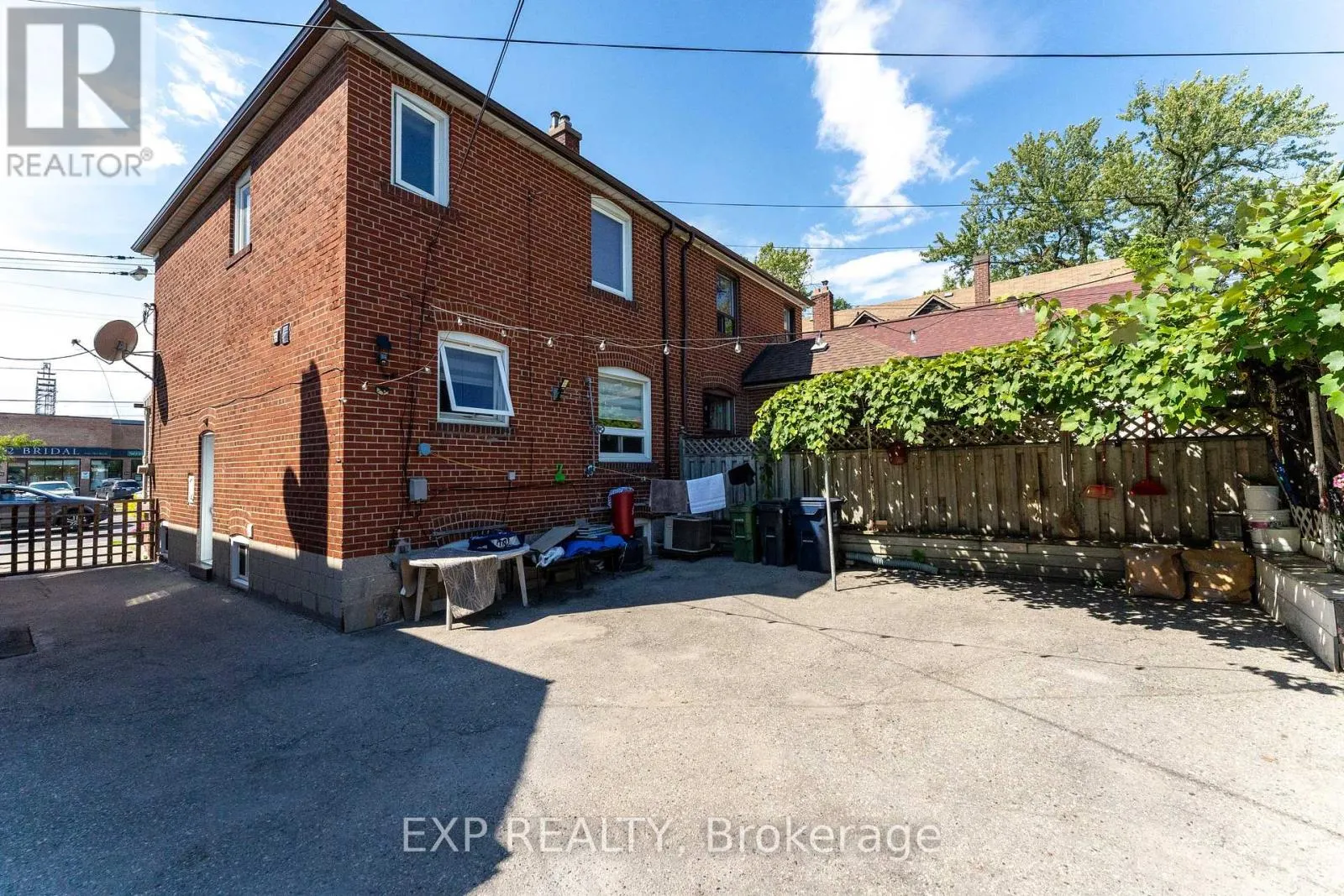 2505 DUFFERIN STREET