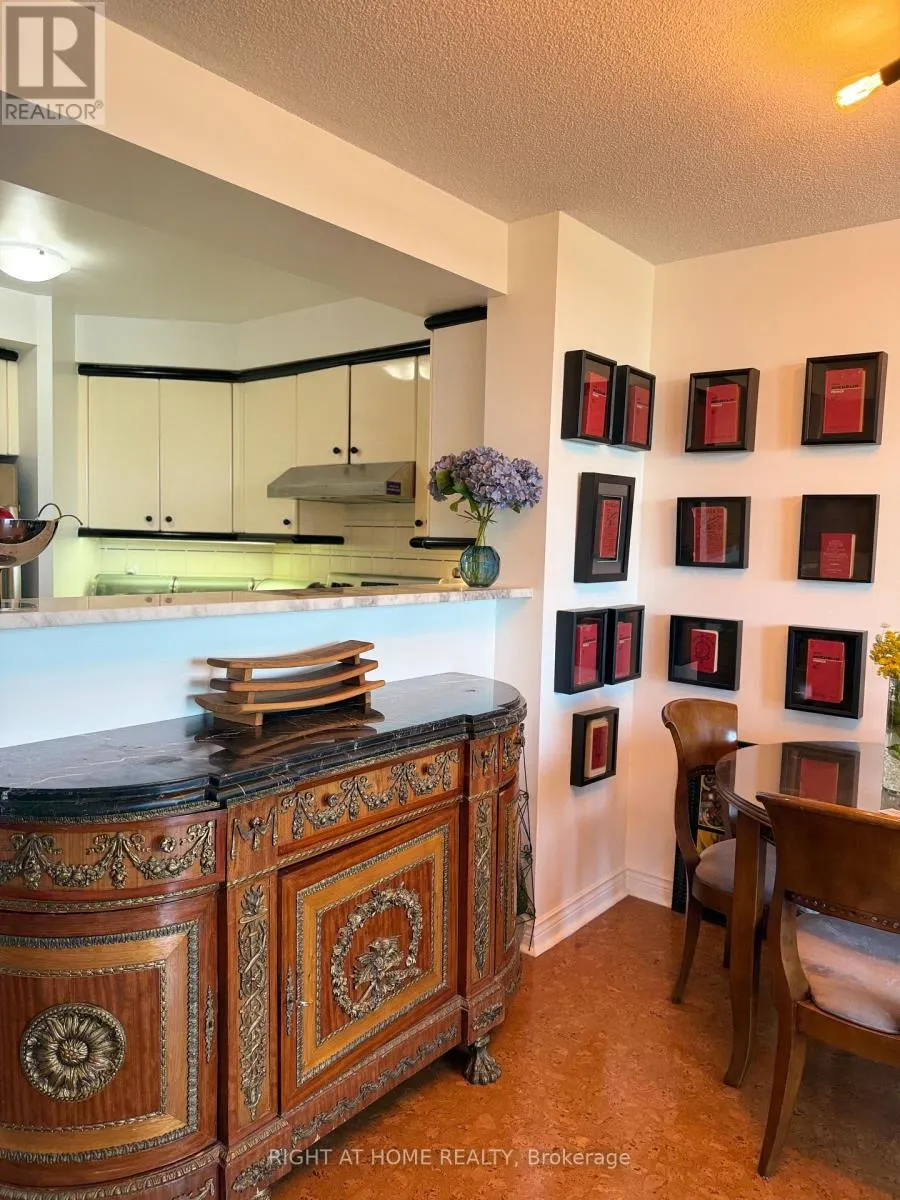 606 - 2285 LAKE SHORE BOULEVARD W
