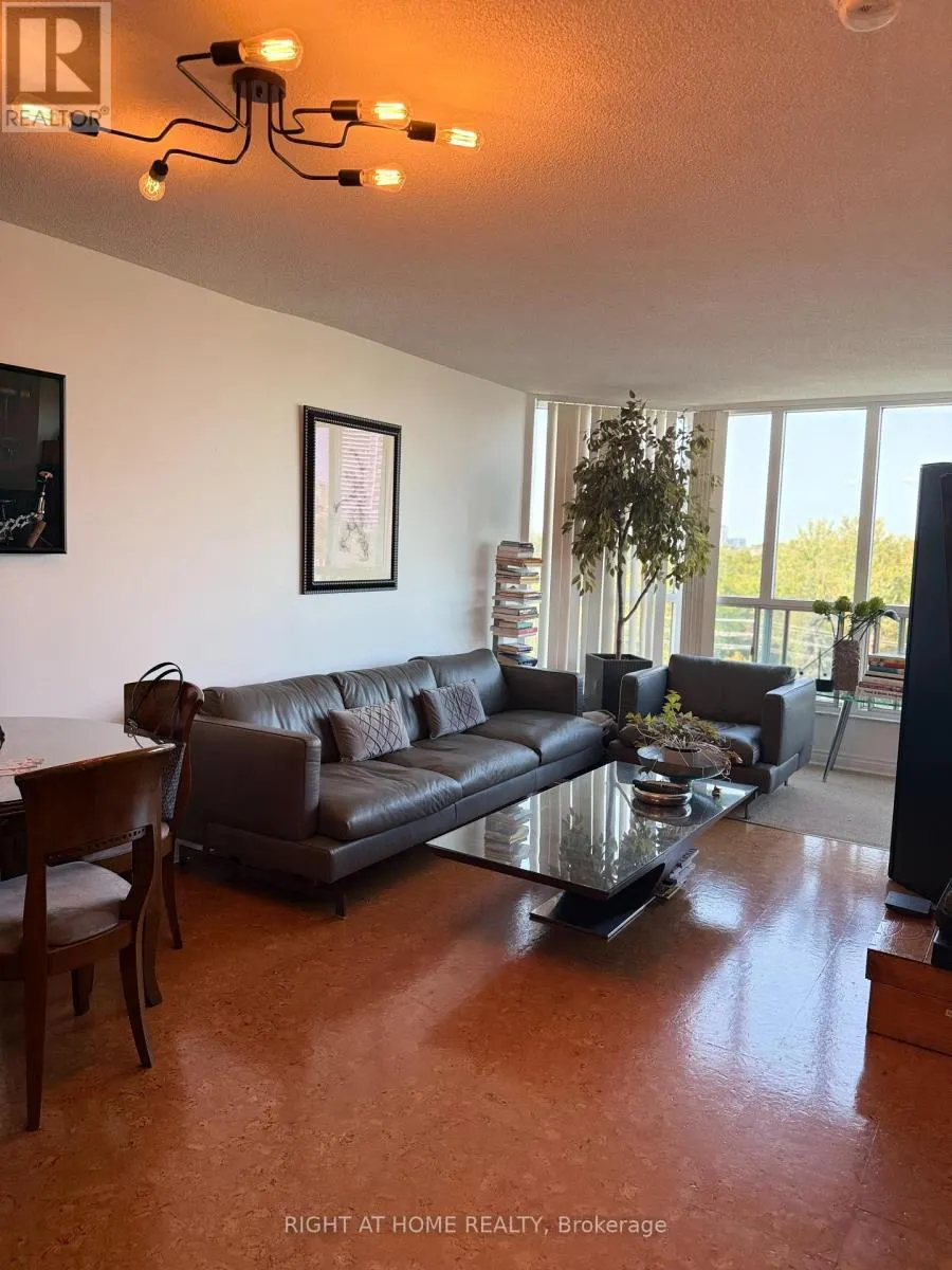 606 - 2285 LAKE SHORE BOULEVARD W