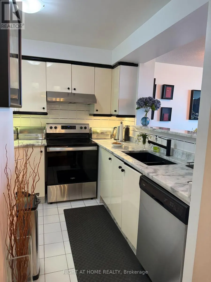 606 - 2285 LAKE SHORE BOULEVARD W