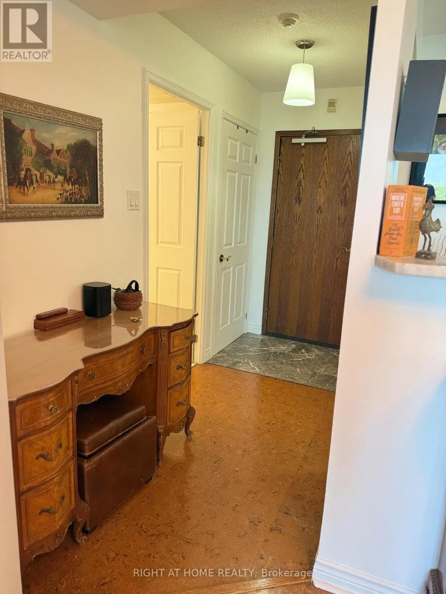 606 - 2285 LAKE SHORE BOULEVARD W