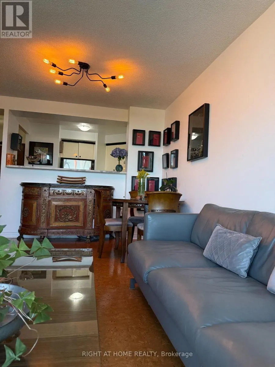 606 - 2285 LAKE SHORE BOULEVARD W