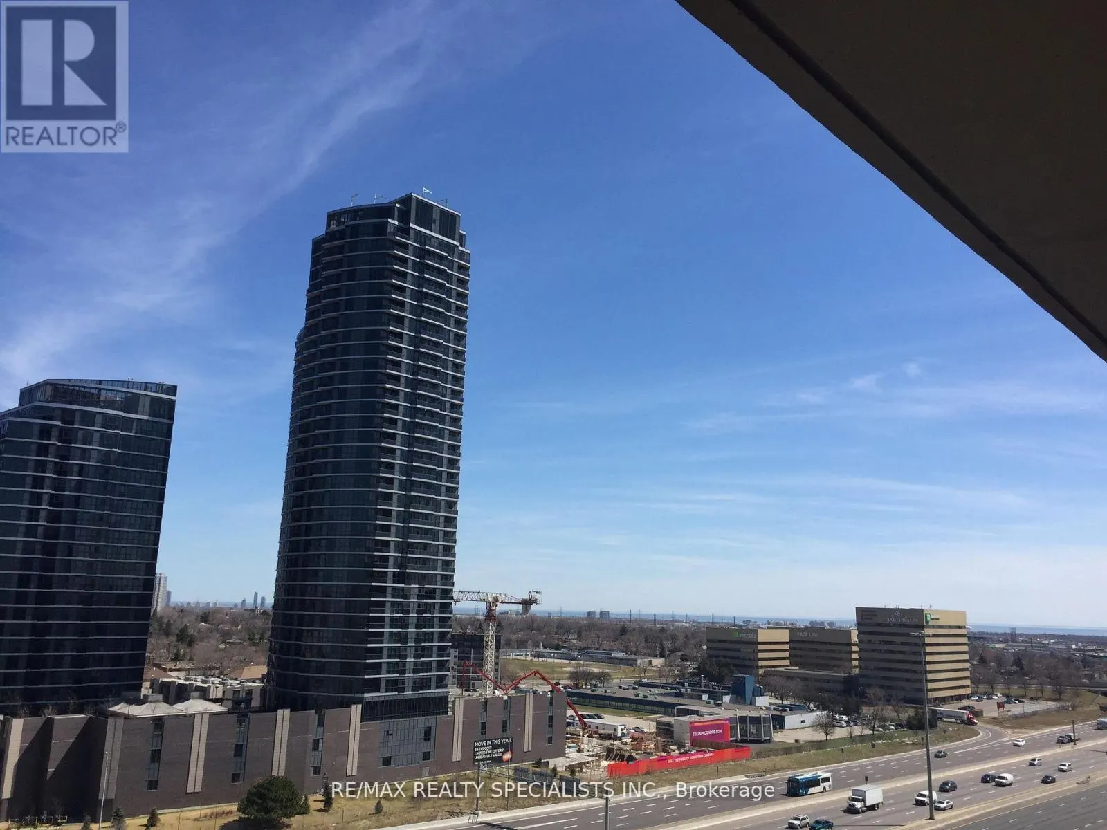 925 - 2 EVA ROAD