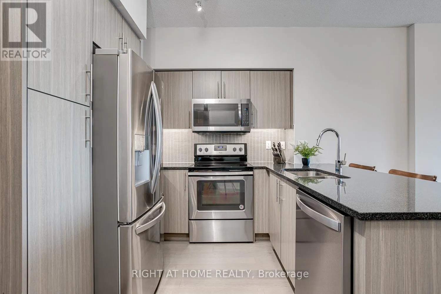 1705 - 55 SPEERS ROAD S