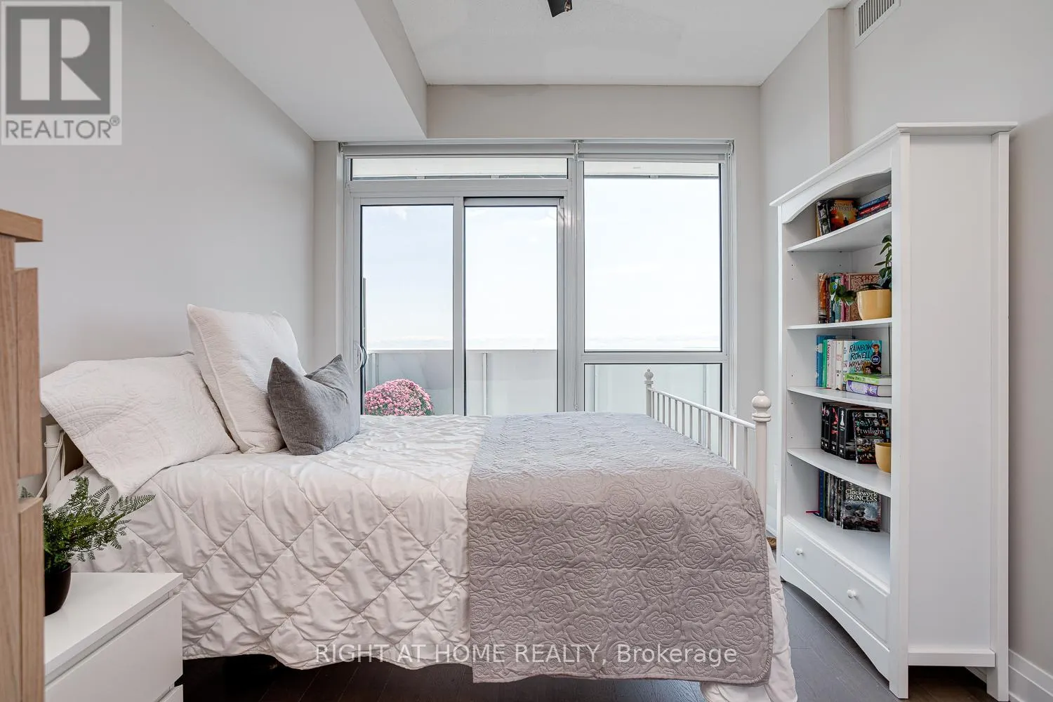 1705 - 55 SPEERS ROAD S