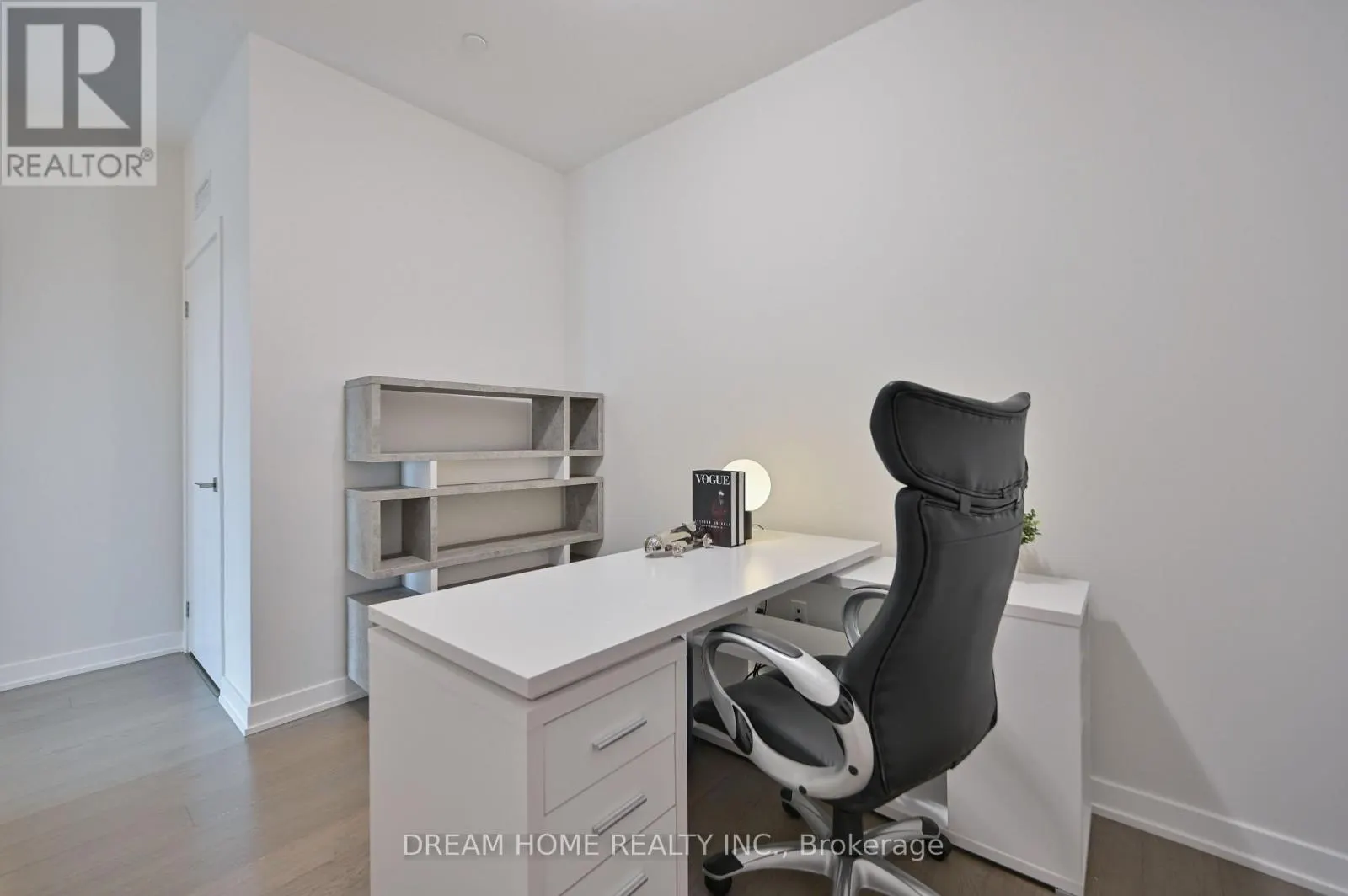 TH8 - 4055 PARKSIDE VILLAGE DRIVE