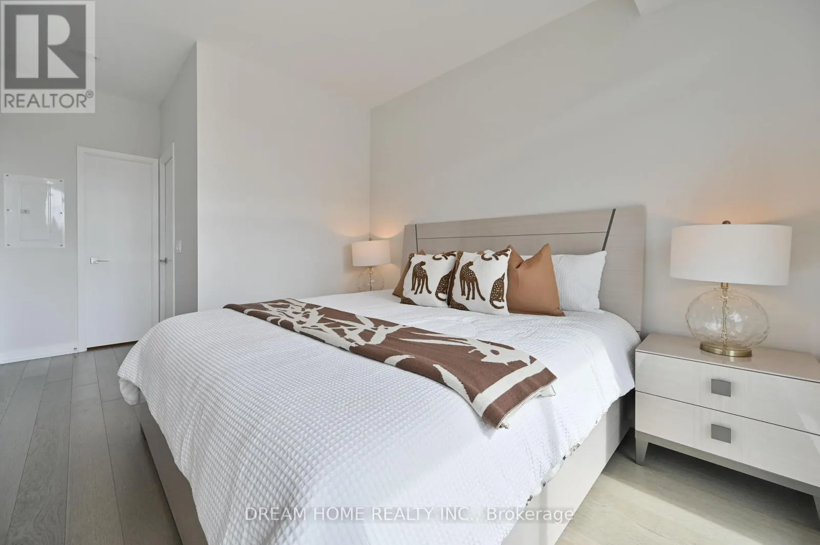 TH8 - 4055 PARKSIDE VILLAGE DRIVE