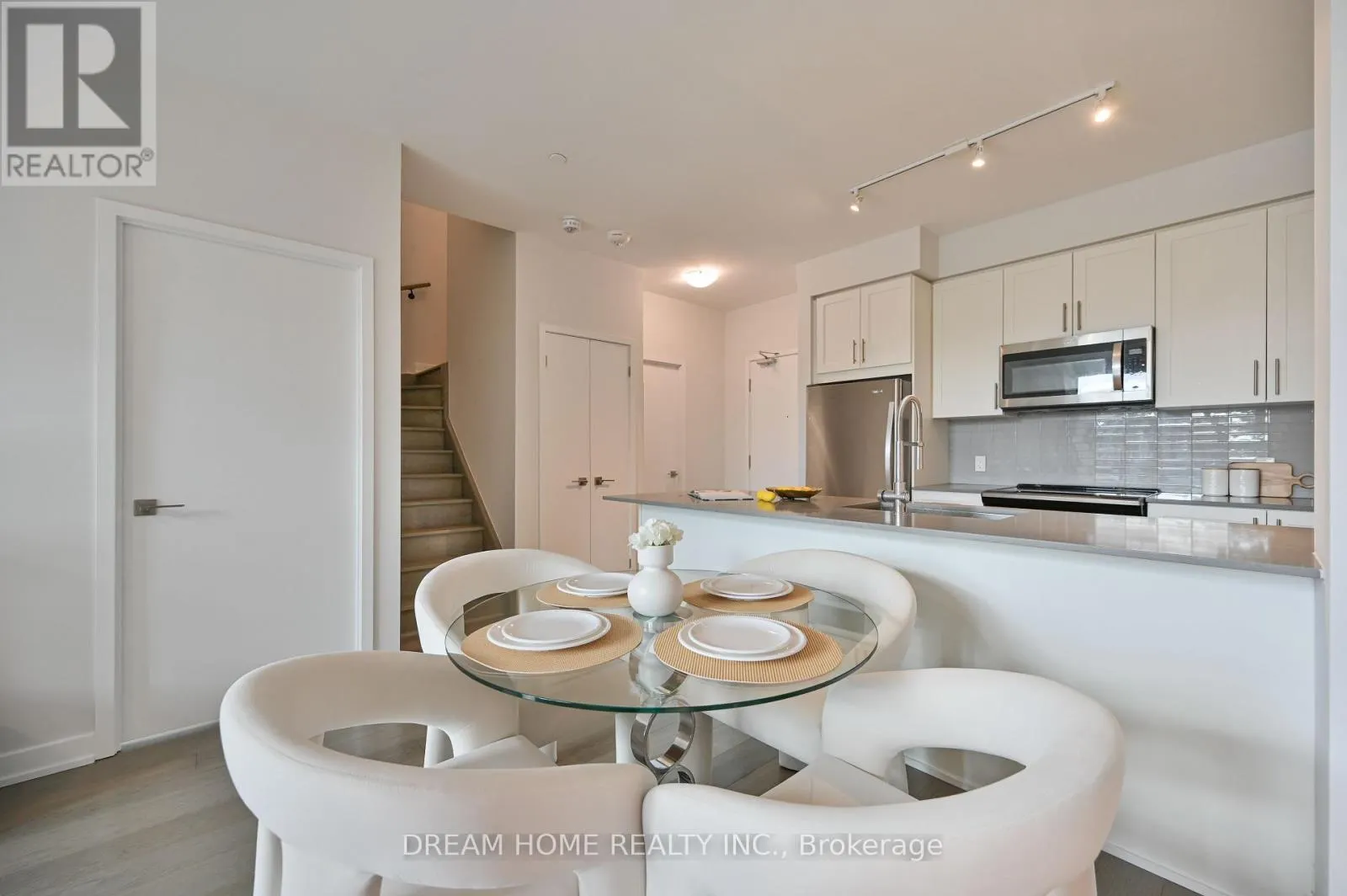 TH8 - 4055 PARKSIDE VILLAGE DRIVE