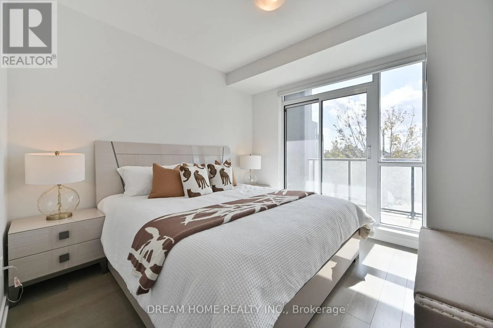 TH8 - 4055 PARKSIDE VILLAGE DRIVE