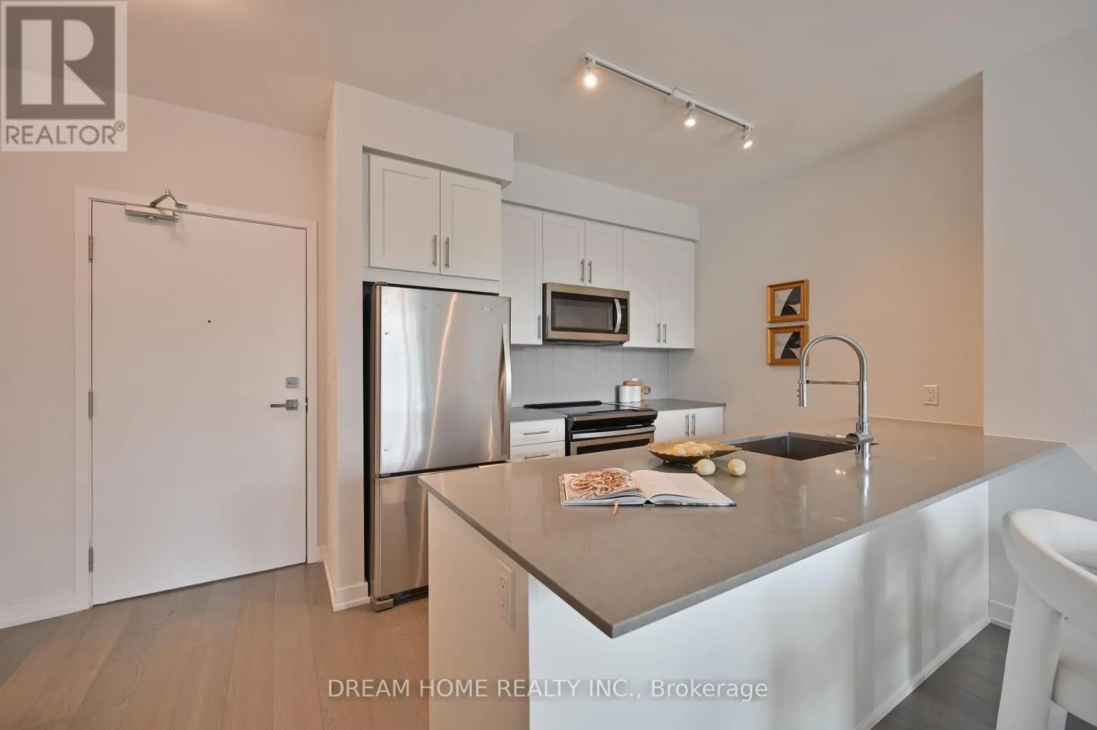 TH8 - 4055 PARKSIDE VILLAGE DRIVE