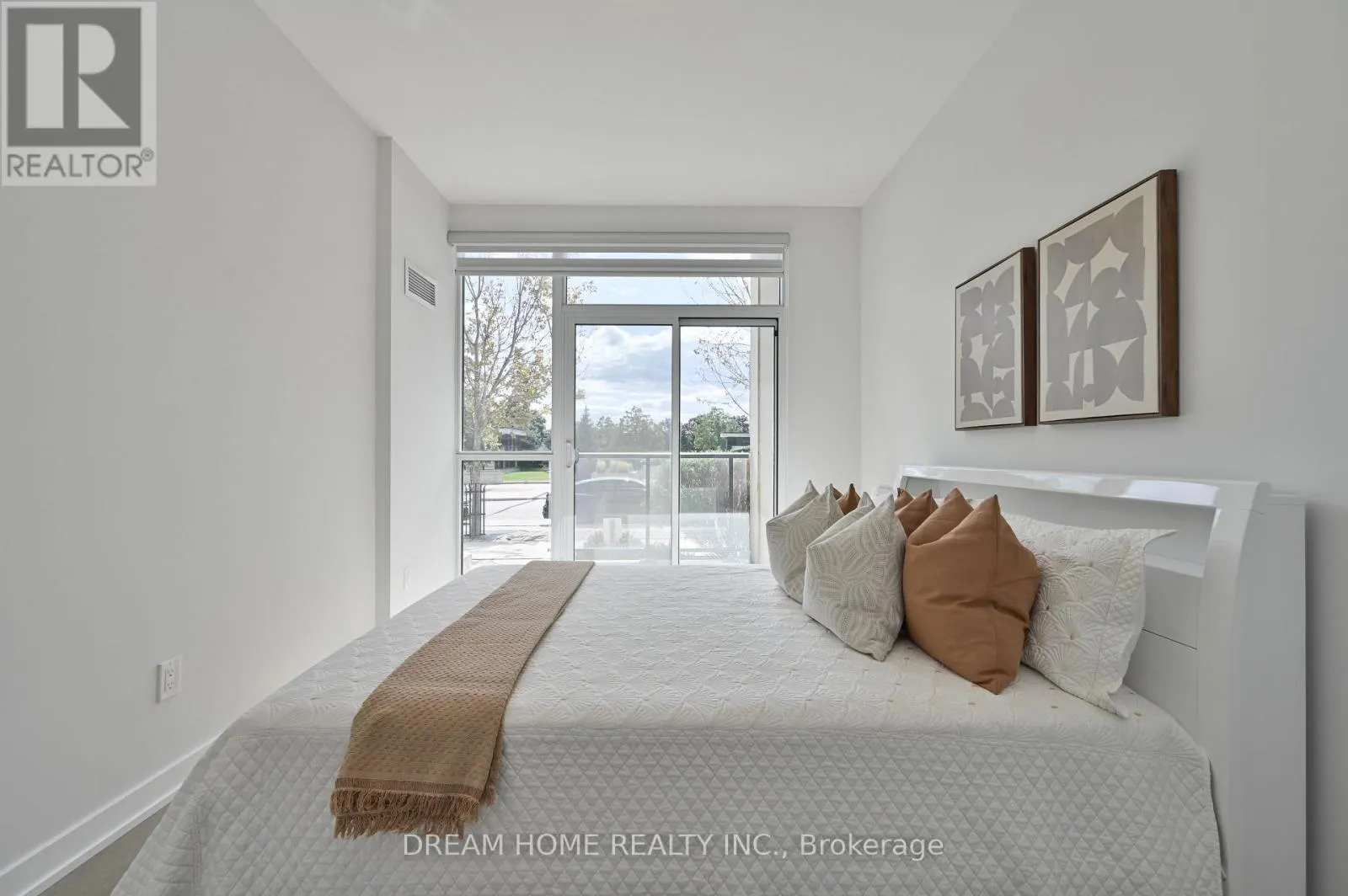 TH8 - 4055 PARKSIDE VILLAGE DRIVE