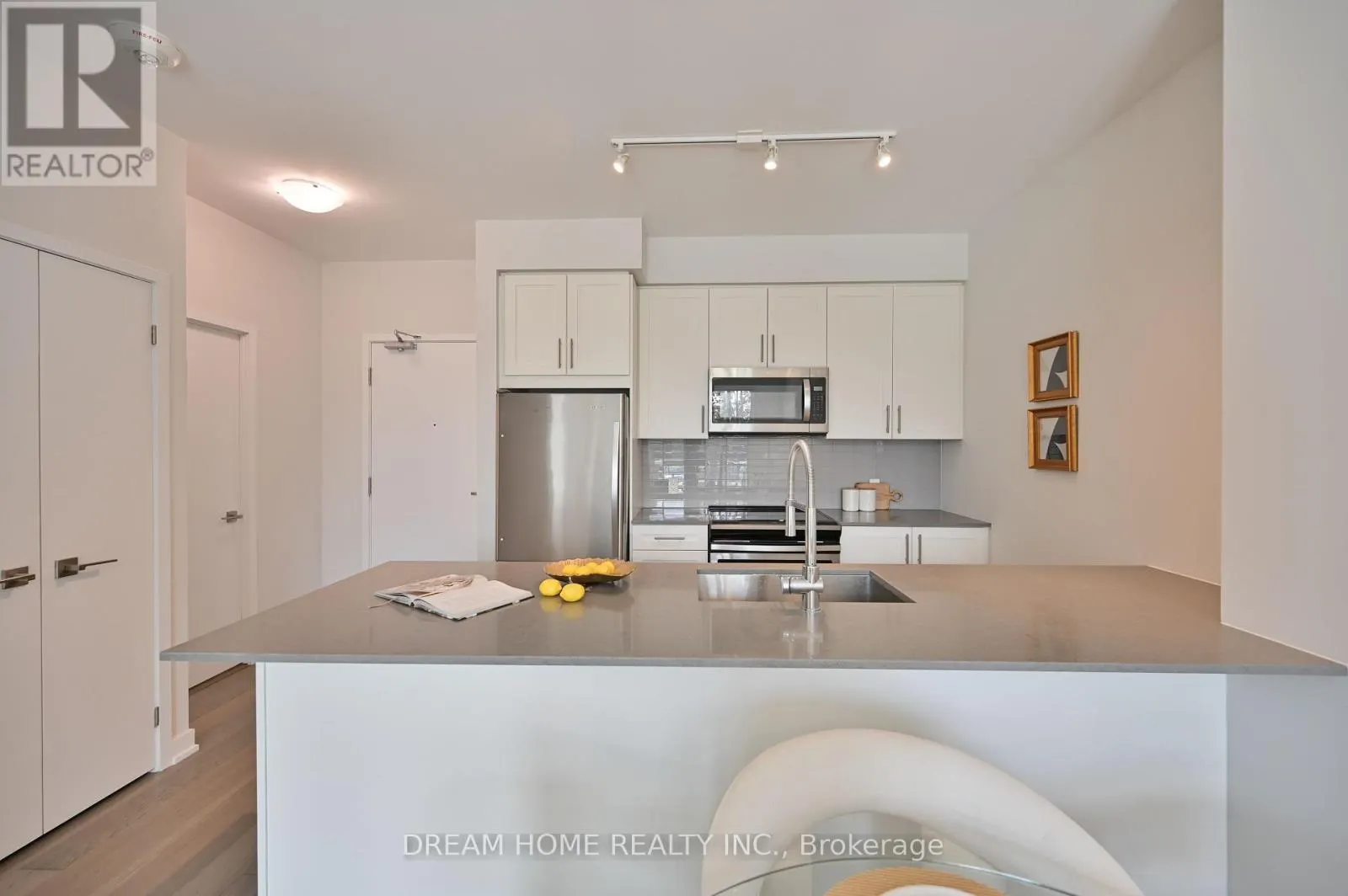 TH8 - 4055 PARKSIDE VILLAGE DRIVE