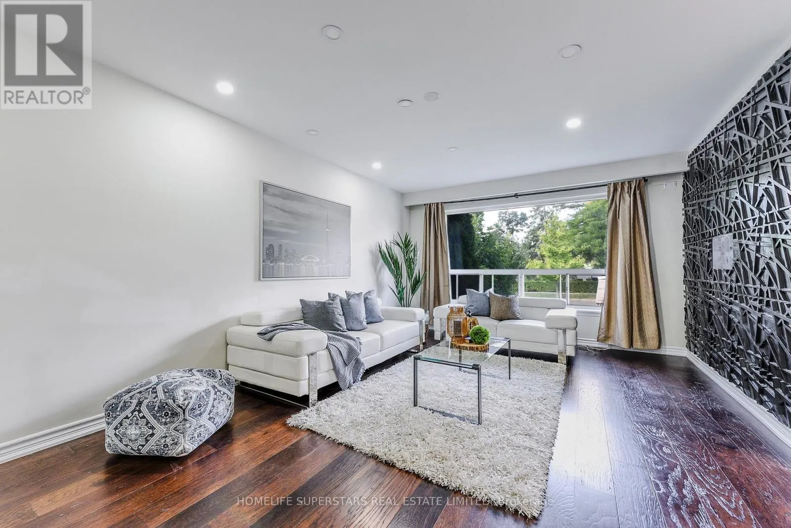 3 LIGHTWOOD DRIVE