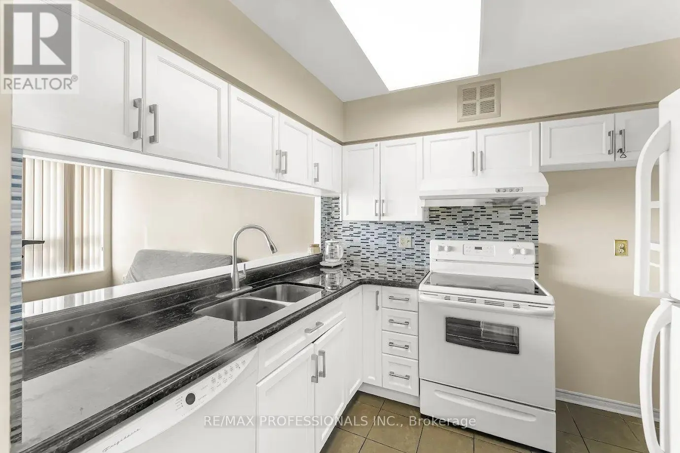 1502 - 50 KINGSBRIDGE GARDEN CIRCLE