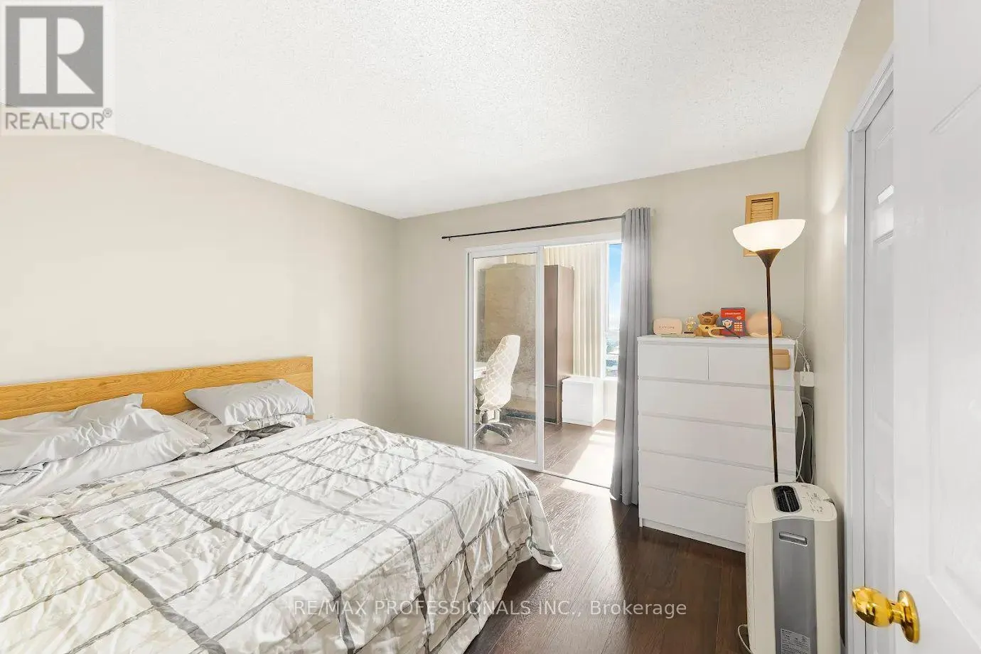 1502 - 50 KINGSBRIDGE GARDEN CIRCLE