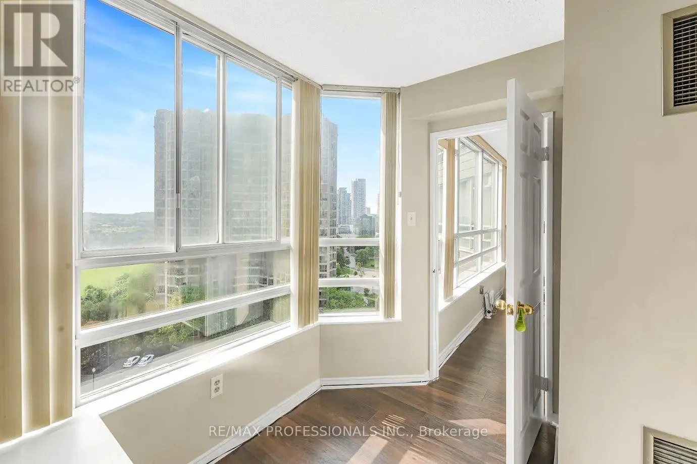 1502 - 50 KINGSBRIDGE GARDEN CIRCLE