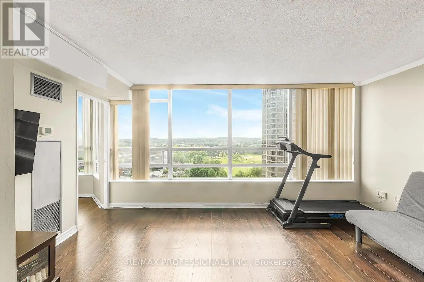 1502 - 50 KINGSBRIDGE GARDEN CIRCLE