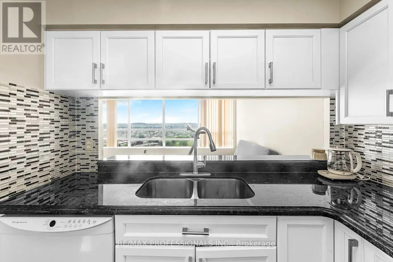 1502 - 50 KINGSBRIDGE GARDEN CIRCLE