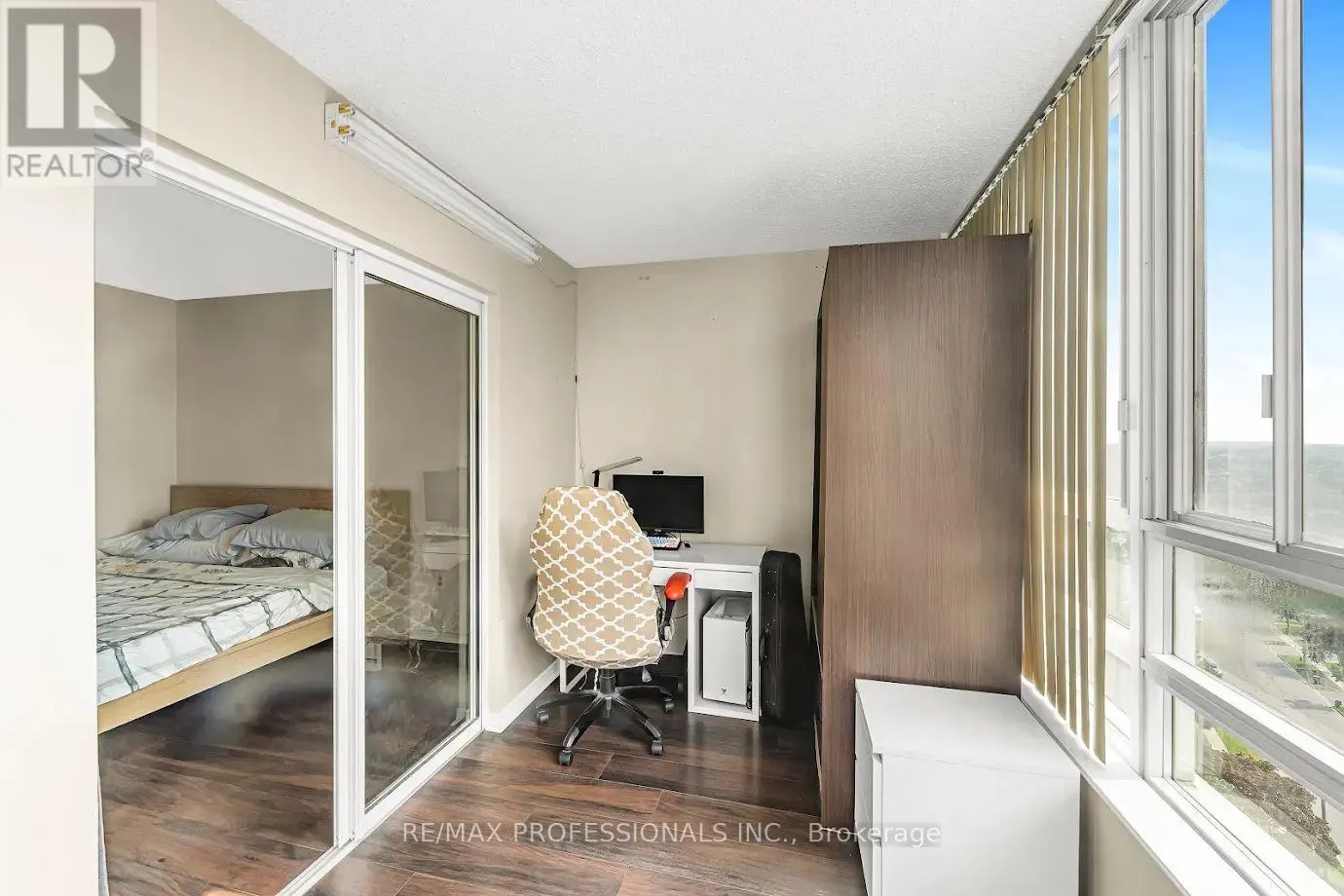 1502 - 50 KINGSBRIDGE GARDEN CIRCLE
