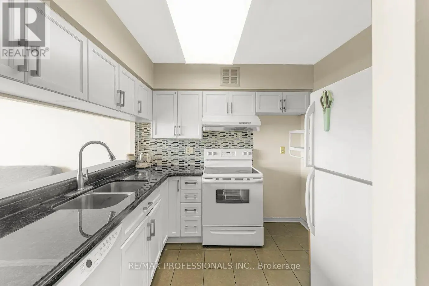 1502 - 50 KINGSBRIDGE GARDEN CIRCLE